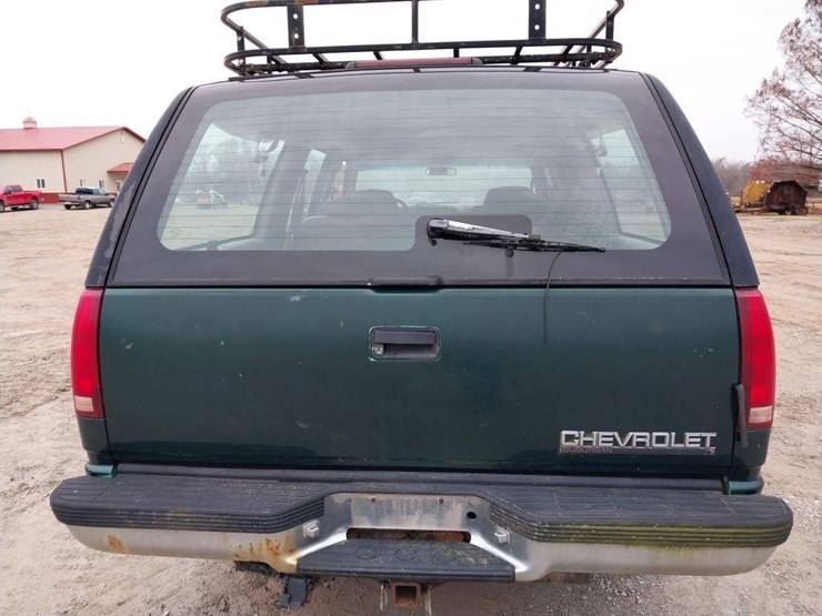 chevrolet-suburban-image-6