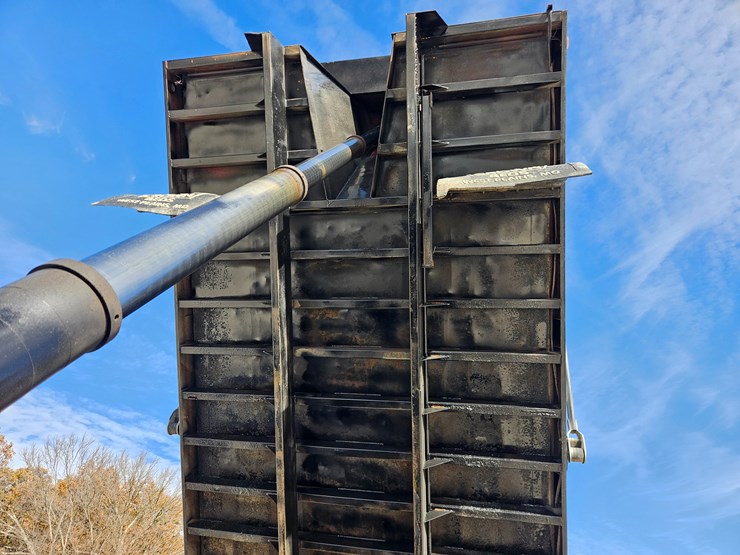 2009-peterbilt-365-image-46