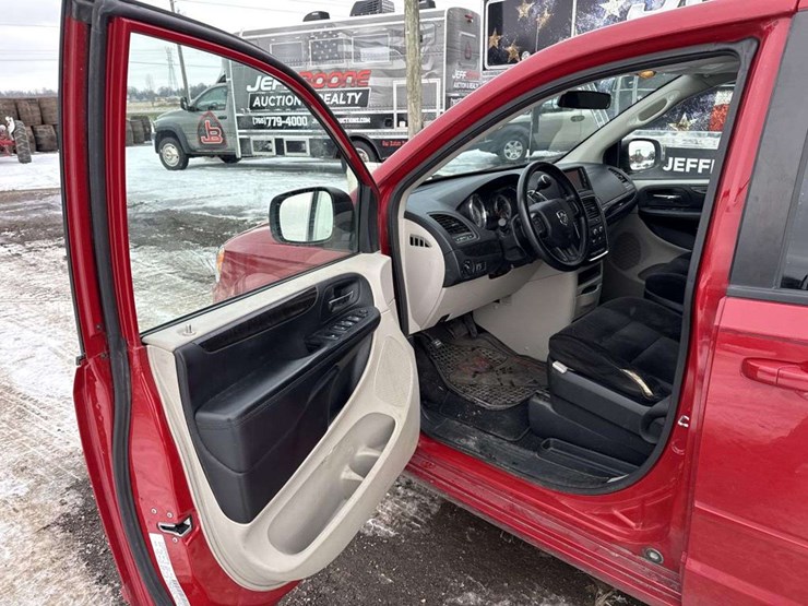 2014-dodge-caravan-image-10