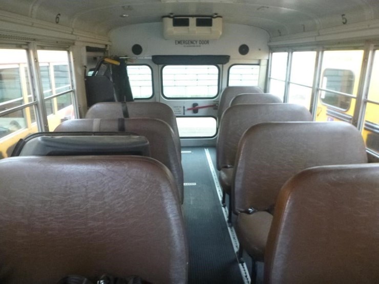 2004-ford-e450-image-11