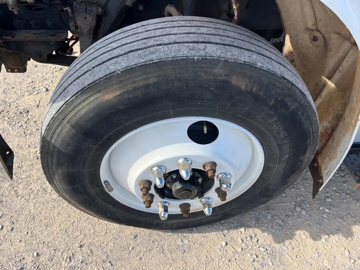 freightliner-m2-106-image-12