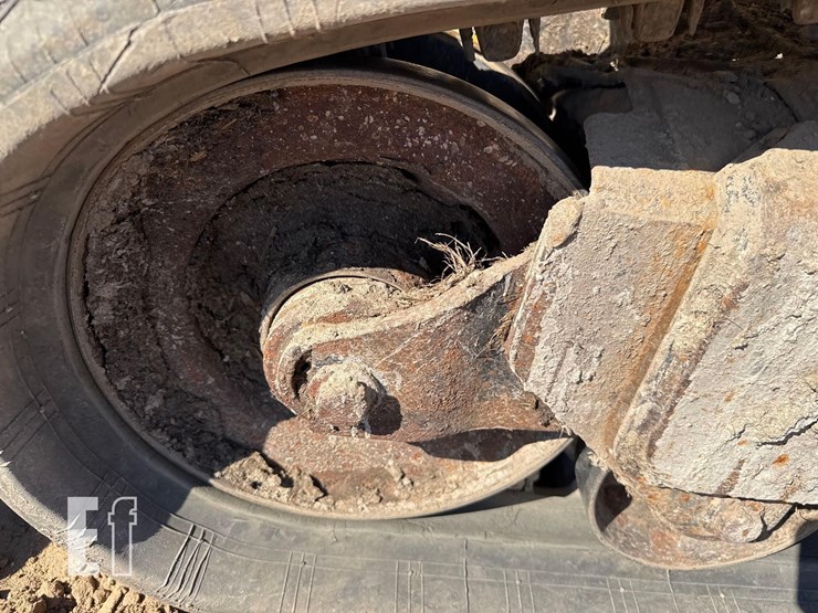 2017-deere-323e-image-12