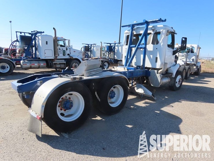 2018-peterbilt-567-image-3