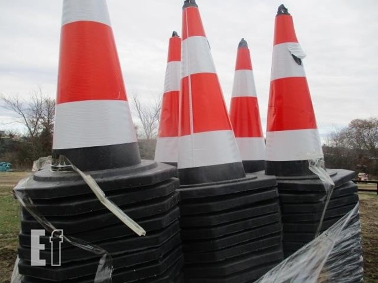 safety-traffic-cones-irstc-high-end-safety-traffic-image-1