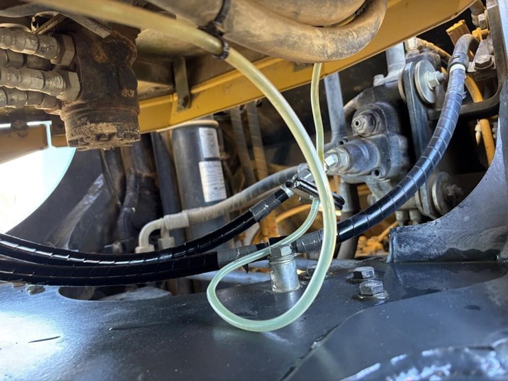 2014-komatsu-wa380-7-image-32