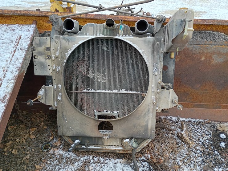 international-4900-image-1