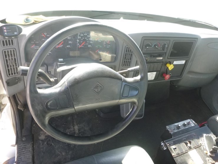 2005-international-durastar-4400-image-18