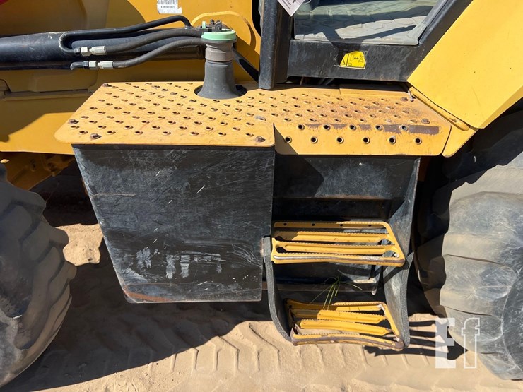 2016-caterpillar-415f2-image-12