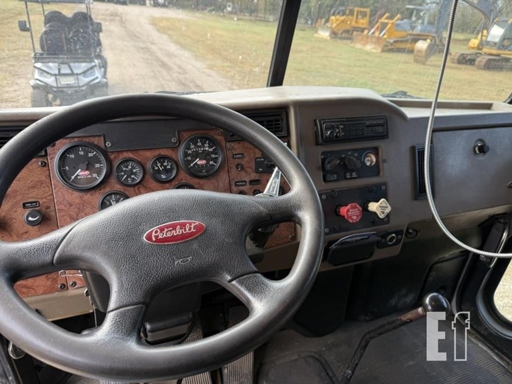 peterbilt-330-image-18