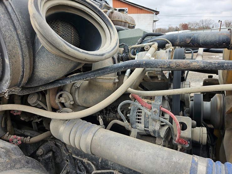 freightliner-columbia-120-image-68