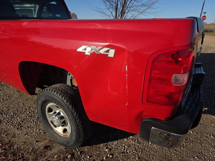 2010-chevrolet-2500hd-image-13