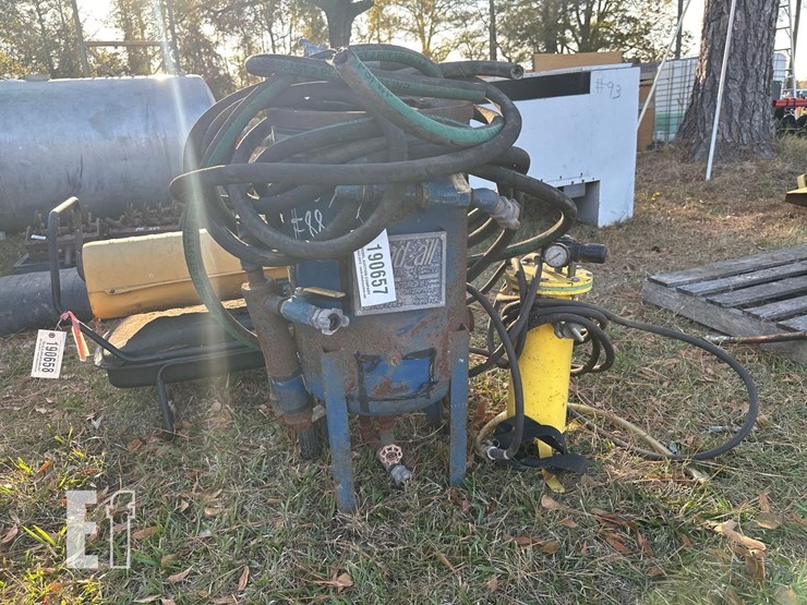 sand-all-sandblast-pot-&-respirator-image-1