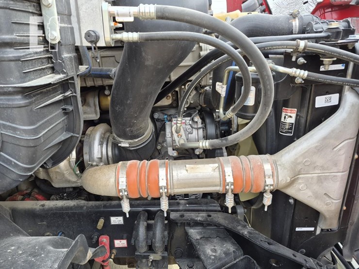 2018-freightliner-cascadia-113-image-29