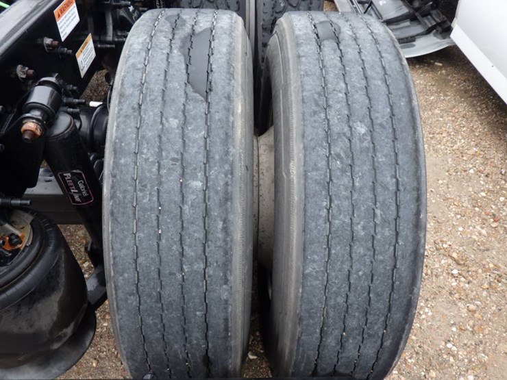 freightliner-cascadia-126-image-8