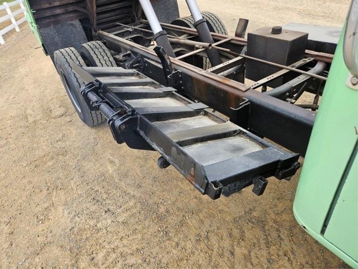 international-4900-image-21