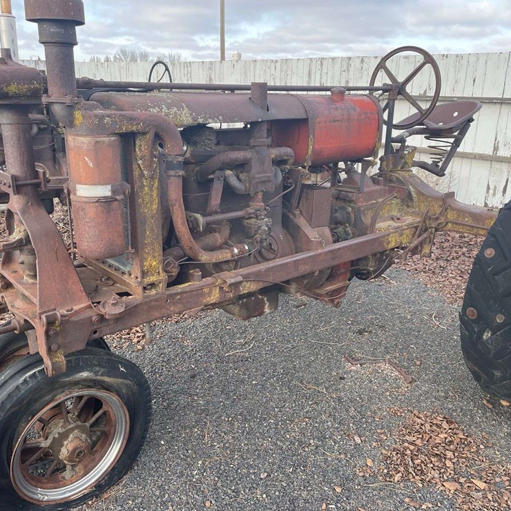 International Farmall Tractor - Ritzville, WA