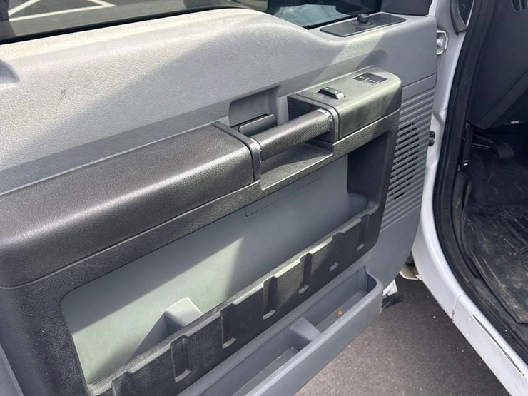 2016-ford-f350-xl-image-23