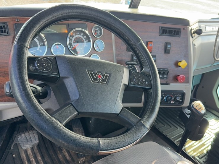 2018-western-star-5700xe-image-17