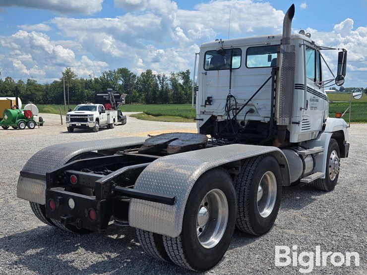 1992-freightliner-flc112-image-5