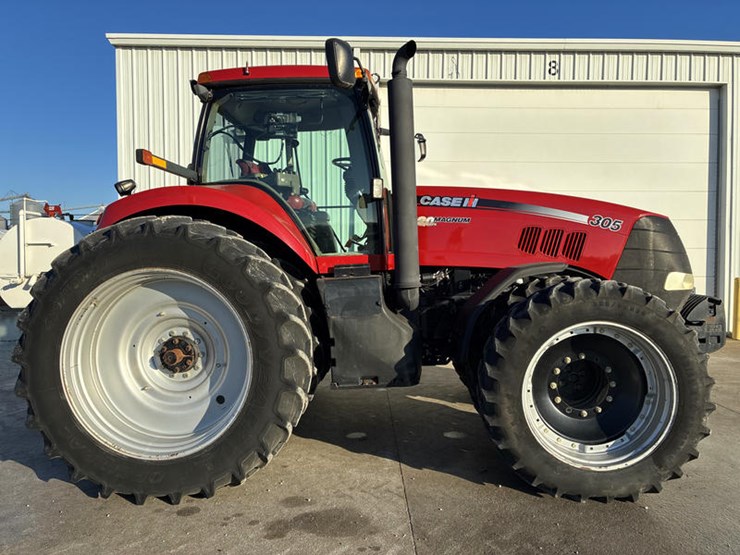 case-ih-magnum-305-image-4