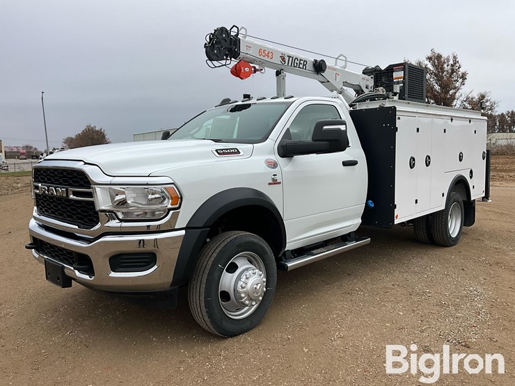 2024-ram-5500-heavy-duty-4x4-service-truck-w/tiger-crane-image-1