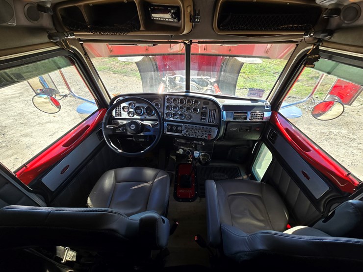 2005-peterbilt-379-image-105