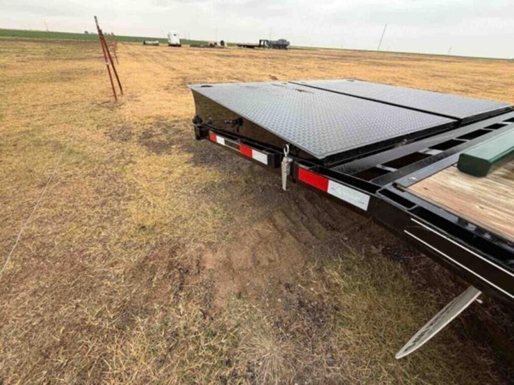 2022-titan-trailer-image-7