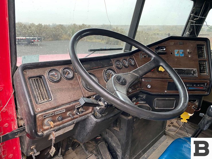 1993-freightliner-fld120-image-57