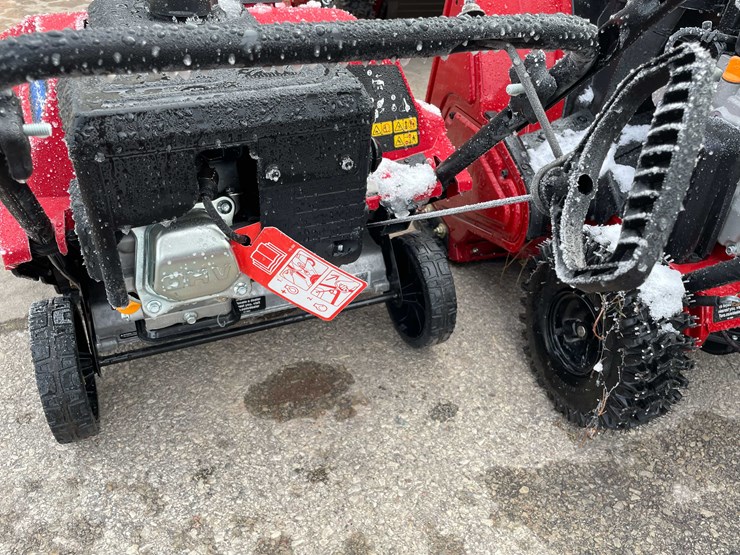 #6121-•-toro-single-stage-snow-blower-(o3)-image-4