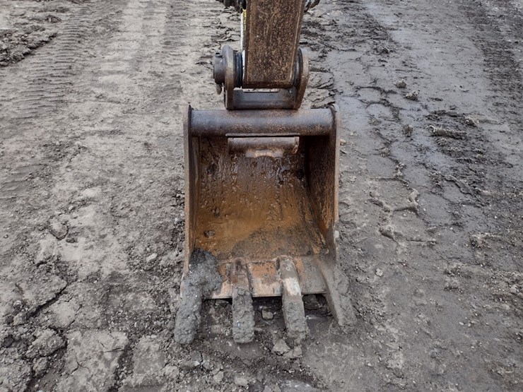 takeuchi-tb240-image-15