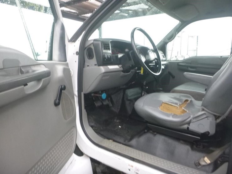 2004-ford-f750-image-15