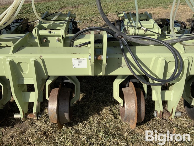 2013-orthman-12r30”-1tripr-strip-till-machine-image-9