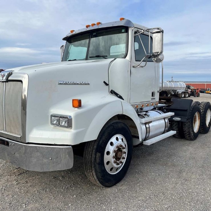 2016 WESTERN STAR 4900