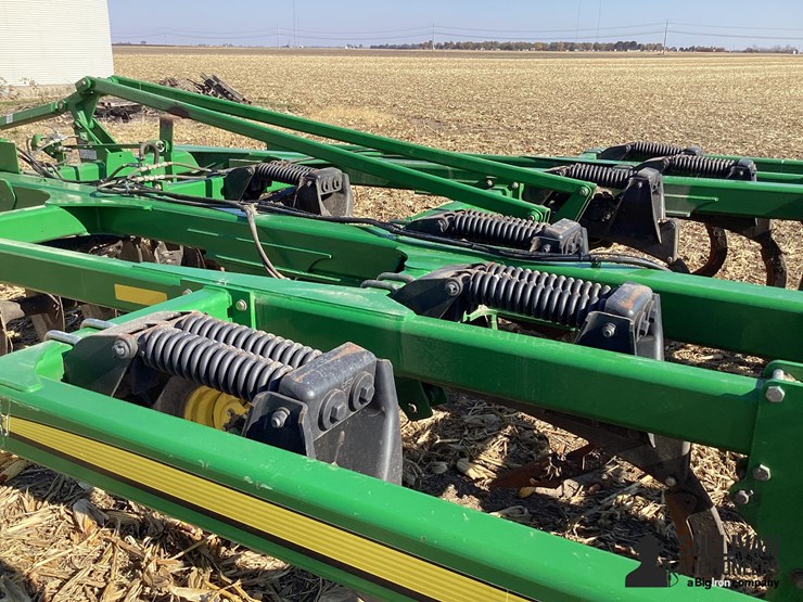 2013-john-deere-2720-image-17