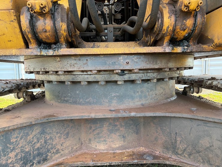 2005-john-deere-330cl-image-9