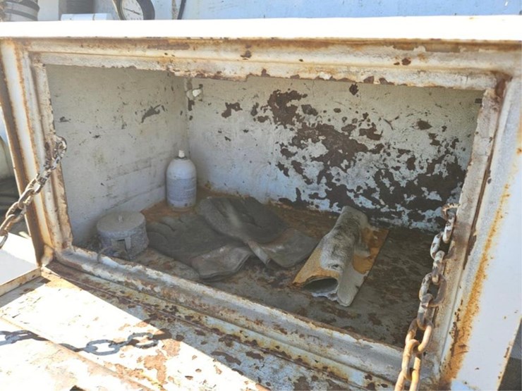 #3272-•-1983-presvac-systems-sewer-vac-image-26