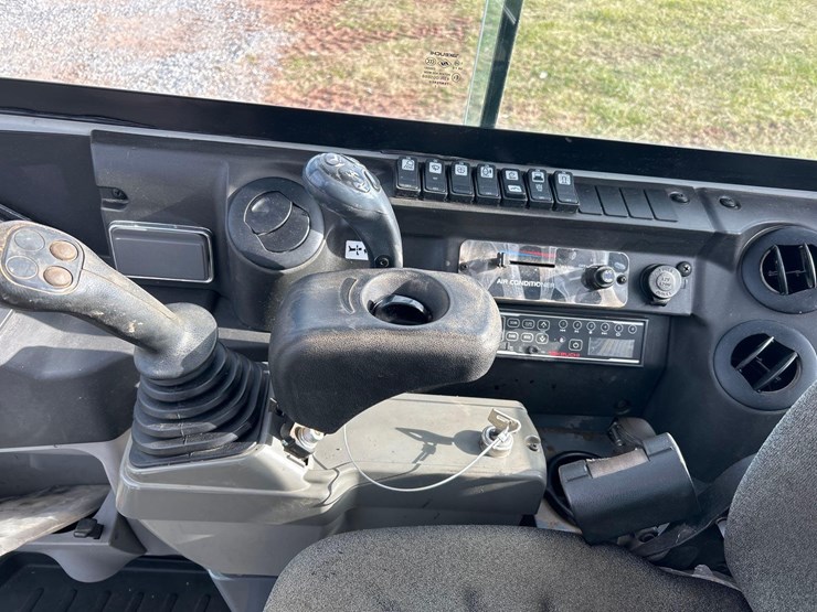 2020-takeuchi-tb235-2-image-20