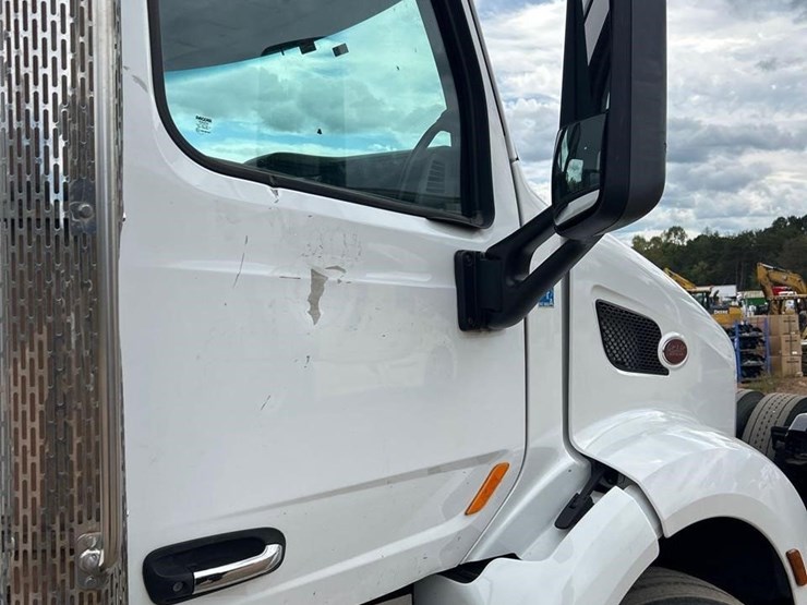 peterbilt-579-image-31