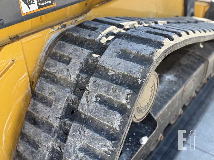 2017-deere-331g-image-7