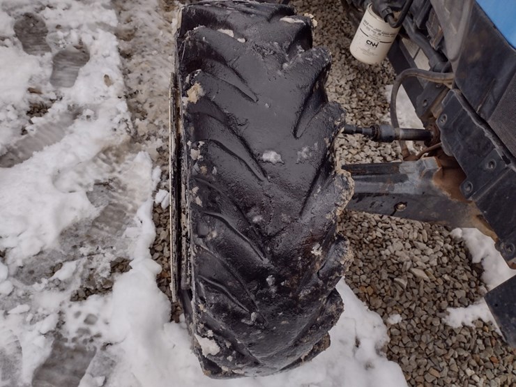 new-holland-tn70a-image-17