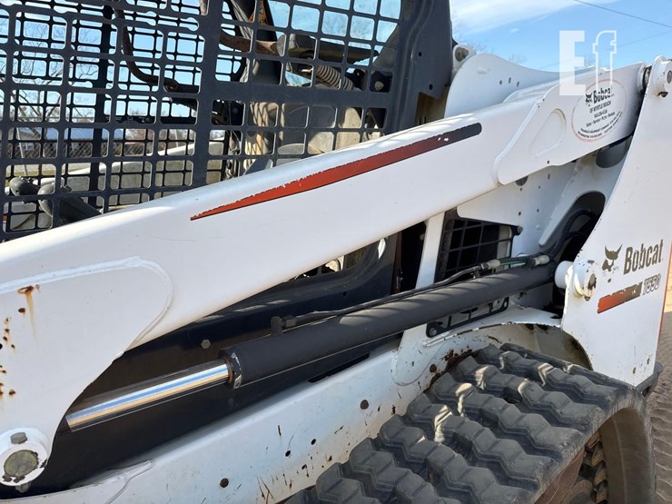 2016-bobcat-t550-image-22
