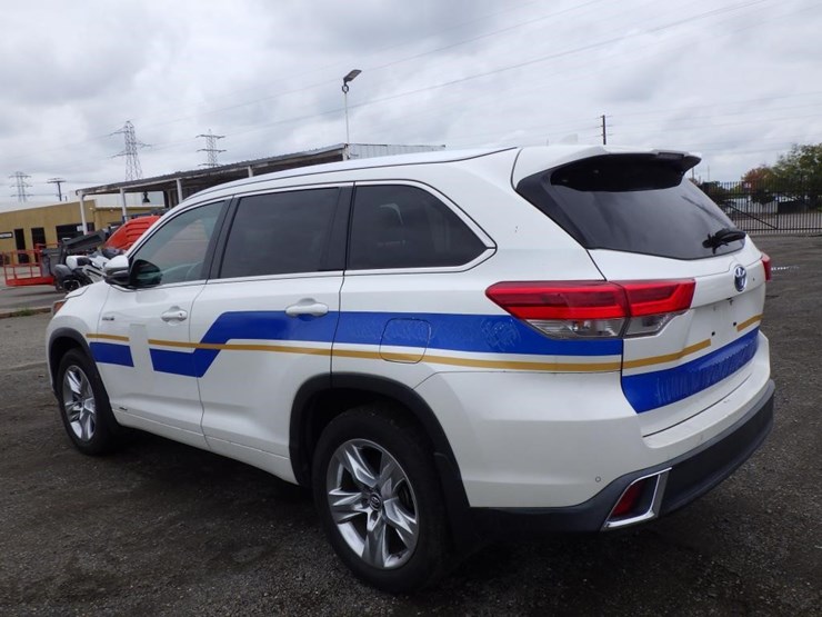 2017-toyota-highlander-image-4