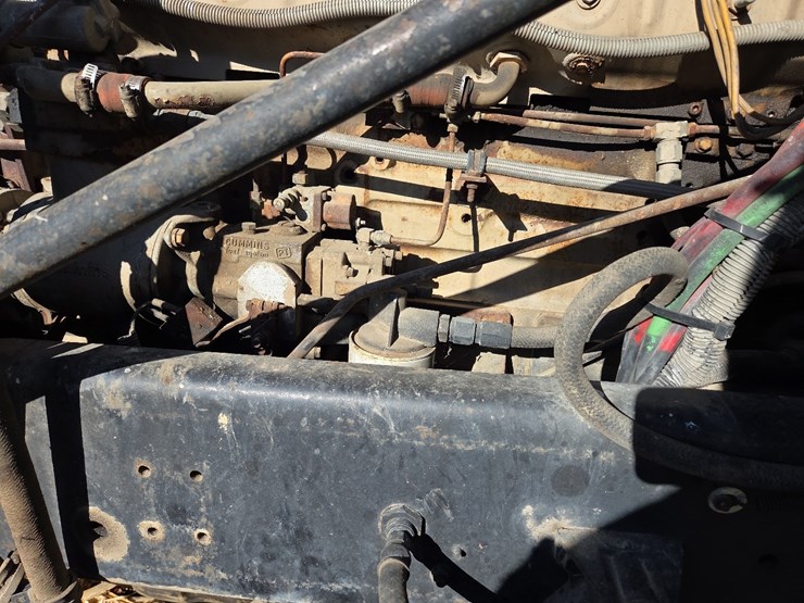 1988-freightliner-day-cab-semi-image-38