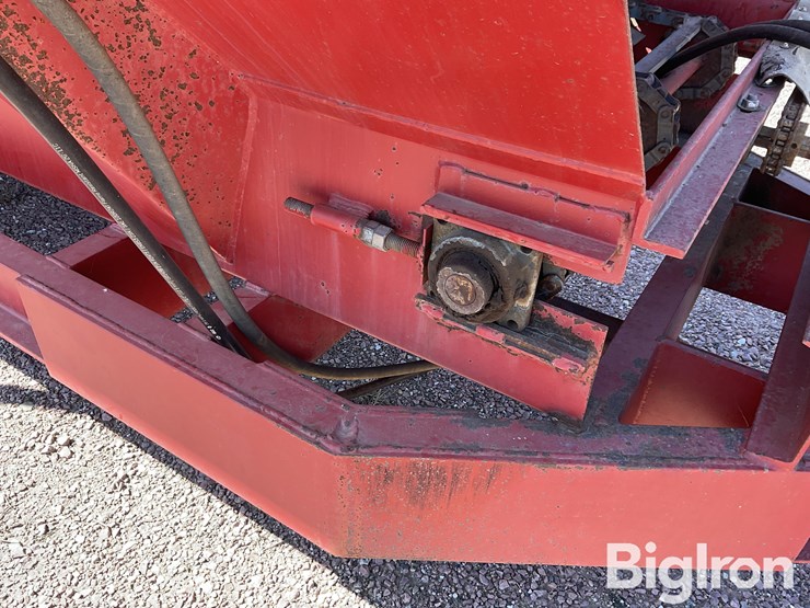 chandler-dry-litter-spreader-image-15
