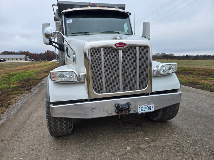 2020-peterbilt-567-image-50