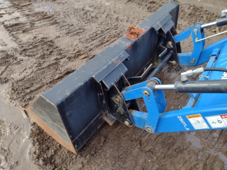 new-holland-boomer-37-image-16