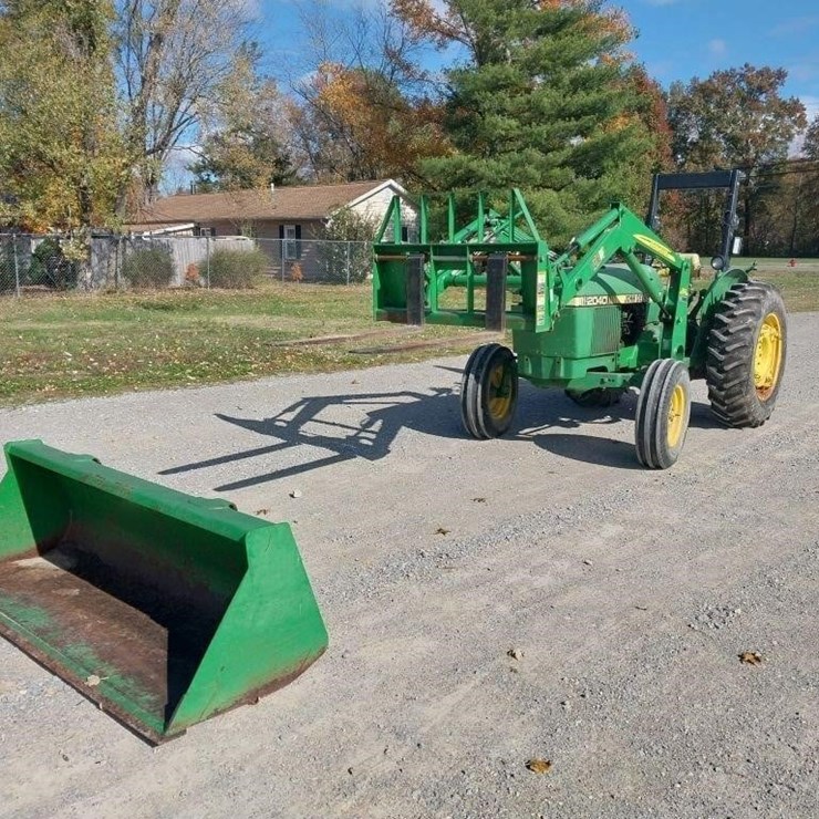 JOHN DEERE 2040