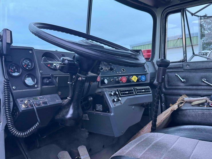 mack-r688st-image-17