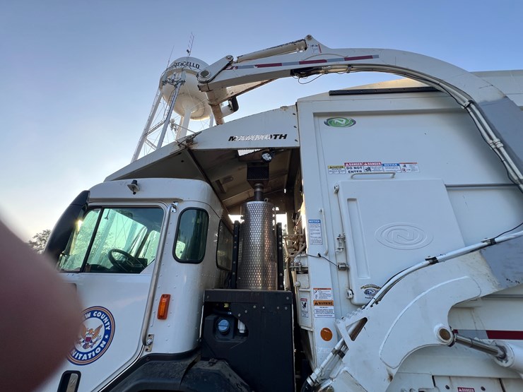 peterbilt-520-image-55