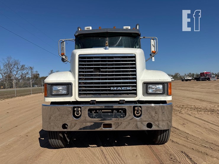 2015-mack-pinnacle-chu613-image-3